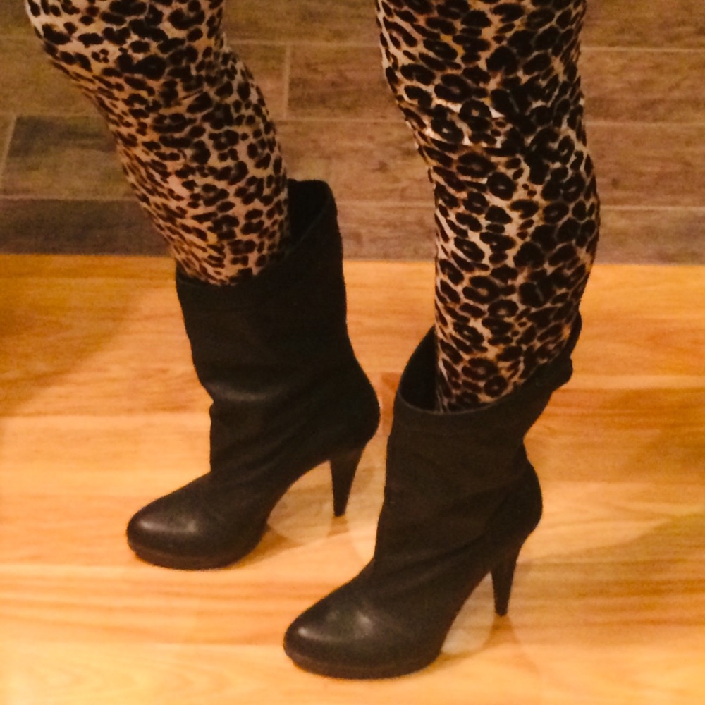 BCBG Yaselle Charcoal Grey Leather Boots - Size 7